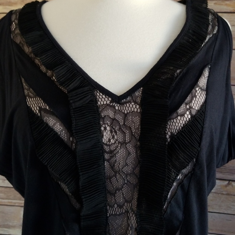 {Express} Lace Top - Picture 4 of 5